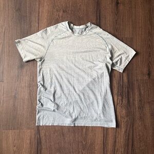 lululemon athletica Gray Short Sleeve Tee